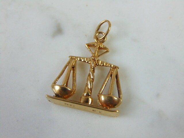 Vintage Nachlass 14K Gelbgold Scales Of Justice Anhänger, 2.9G E5164 von MannysJewelry