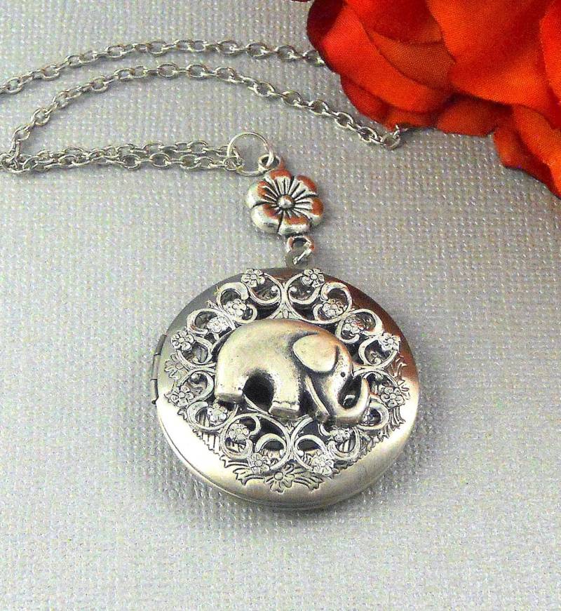 Foto Elefant Locket Halskette Silber Schmuck Black Freitag Brautjungfer Hochzeitsschmuck Glück Geschenk Muttertagsgeschenk von ManoCelebrates