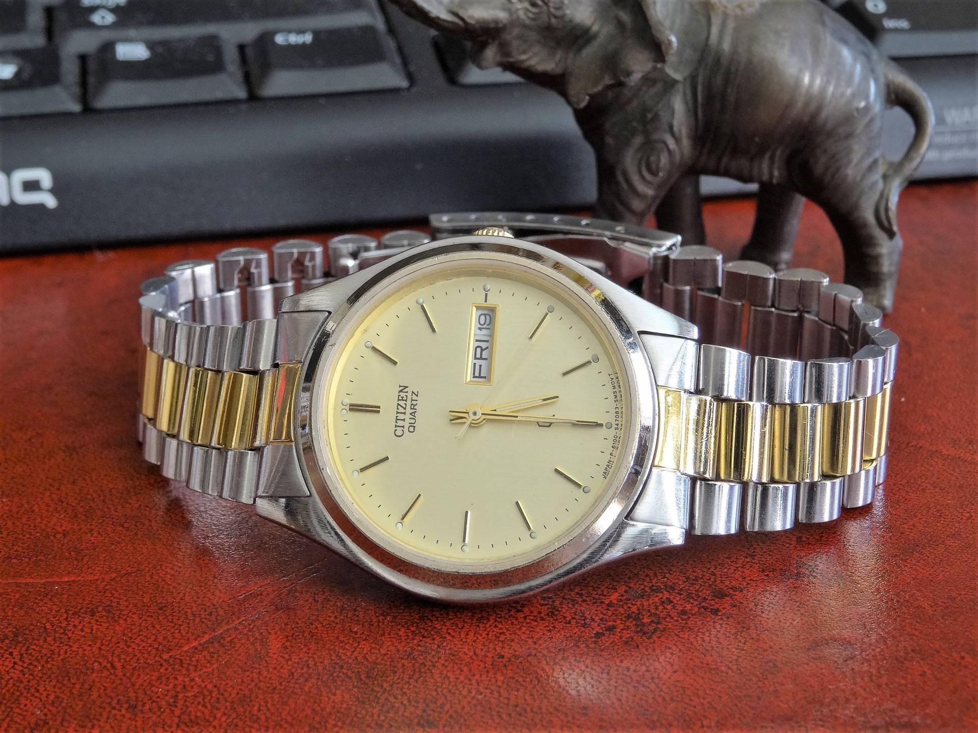 Retro 1982 Citizen Water Resist Quartz Herrenuhr Mit Case & 18mm St Steel Band von ManoloWatches