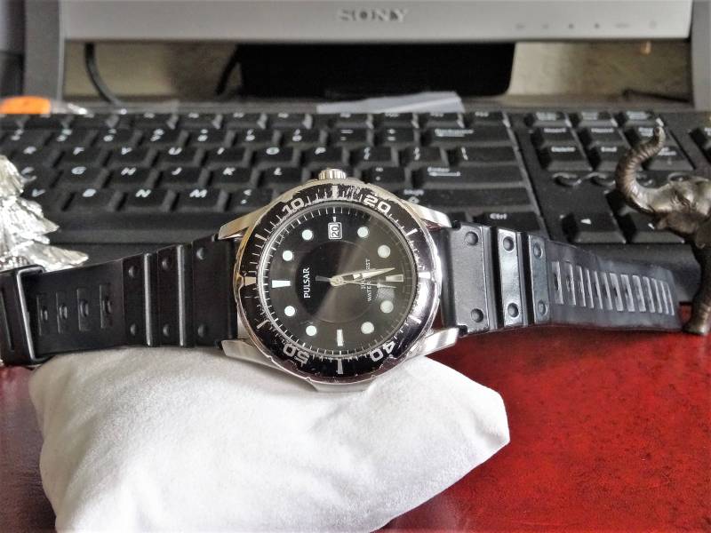 Retro Pulsar 100M Wasserdichte Herrenuhr Mit 23mm Silikon/Gummiband von ManoloWatches