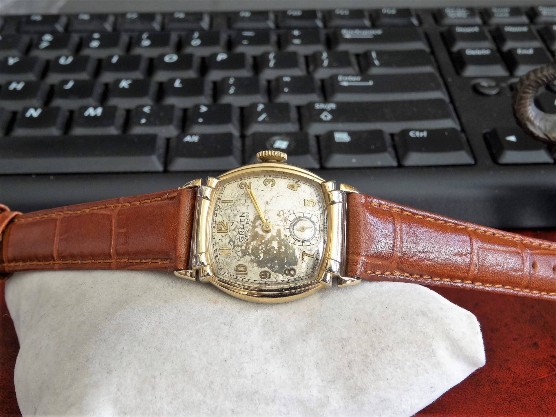 Vintage 1945 Gruen Veri-Thin 10K G.f. Top Gravierte Herrenuhr Mit 16mm Lederband von ManoloWatches