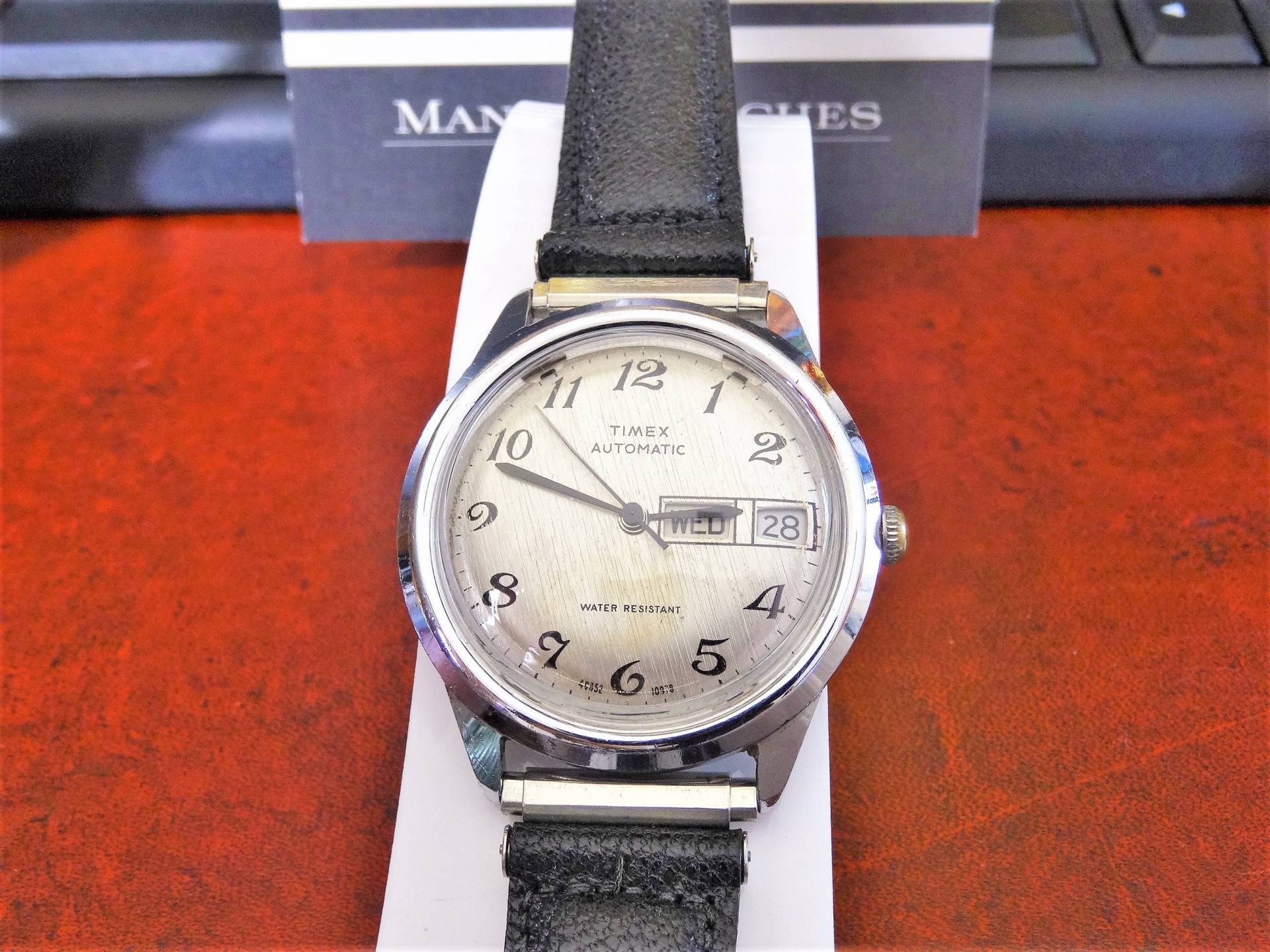 Vintage 1978 Timex Automatic Water Resistant Day & Date Herrenuhr Mit 18mm Echtleder Band von ManoloWatches