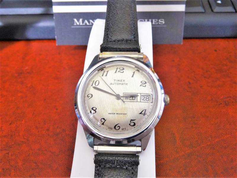 Vintage 1978 Timex Automatic Water Resistant Day & Date Herrenuhr Mit 18mm Echtleder Band von ManoloWatches