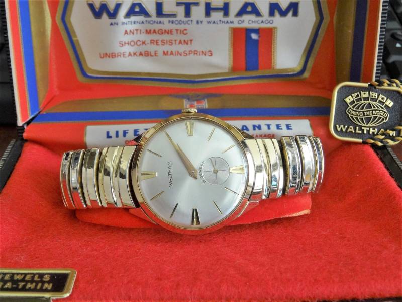 Vintage Waltham Gold Ton 17J Schweizer Herrenuhr Mit Hülle & 18mm Ton Band von ManoloWatches