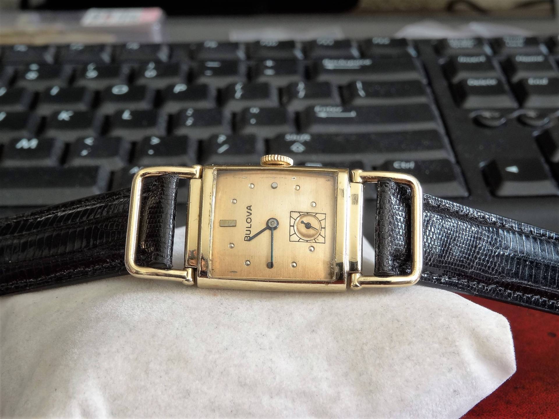 Vtg 1940Er Bulova 14K Gold Filled 17-Juwelen Herren Unisex Uhr Mit 16mm Teju Eidechsenband von ManoloWatches