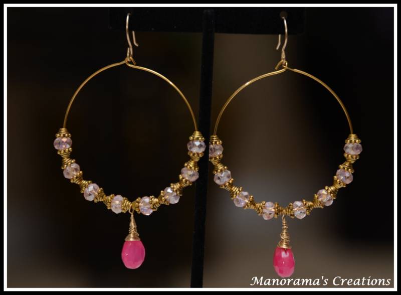 Maya Ohrringe - Hellrosa Kristalle, Antike Bali Spacer Und 14K Gold Fill Wire Gewickelt Hot Pink Chalcedon Maya Ohrringe - Hellrosa Kristalle, Antike Bali Spacer Und 14K Gold Fill Wire Gewickelt Hot Pink Chalcedon von ManoramasCreations