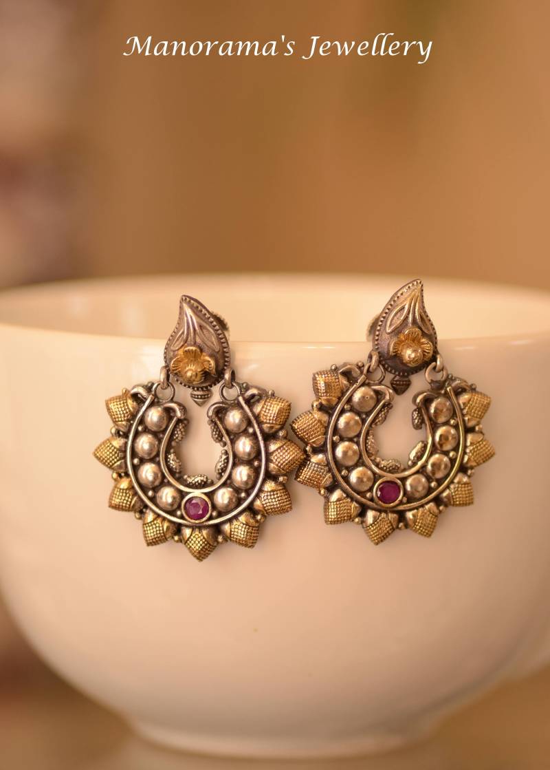 Miraaya Serie-Schöne Zwei-Ton-Chand Baali, Aussage Ohrringe, Trendigen Chic Oxidiert, Die Manorama, Geschenk Für Sie, Dual-Ton-Schmuck Miraaya Serie-Schöne Zwei-Ton-Chand Baali, Aussage Ohrringe, Trendigen Chic Oxidiert, Die Manorama, Geschenk Für Sie, Dual-Ton-Schmuck von ManoramasJewellery