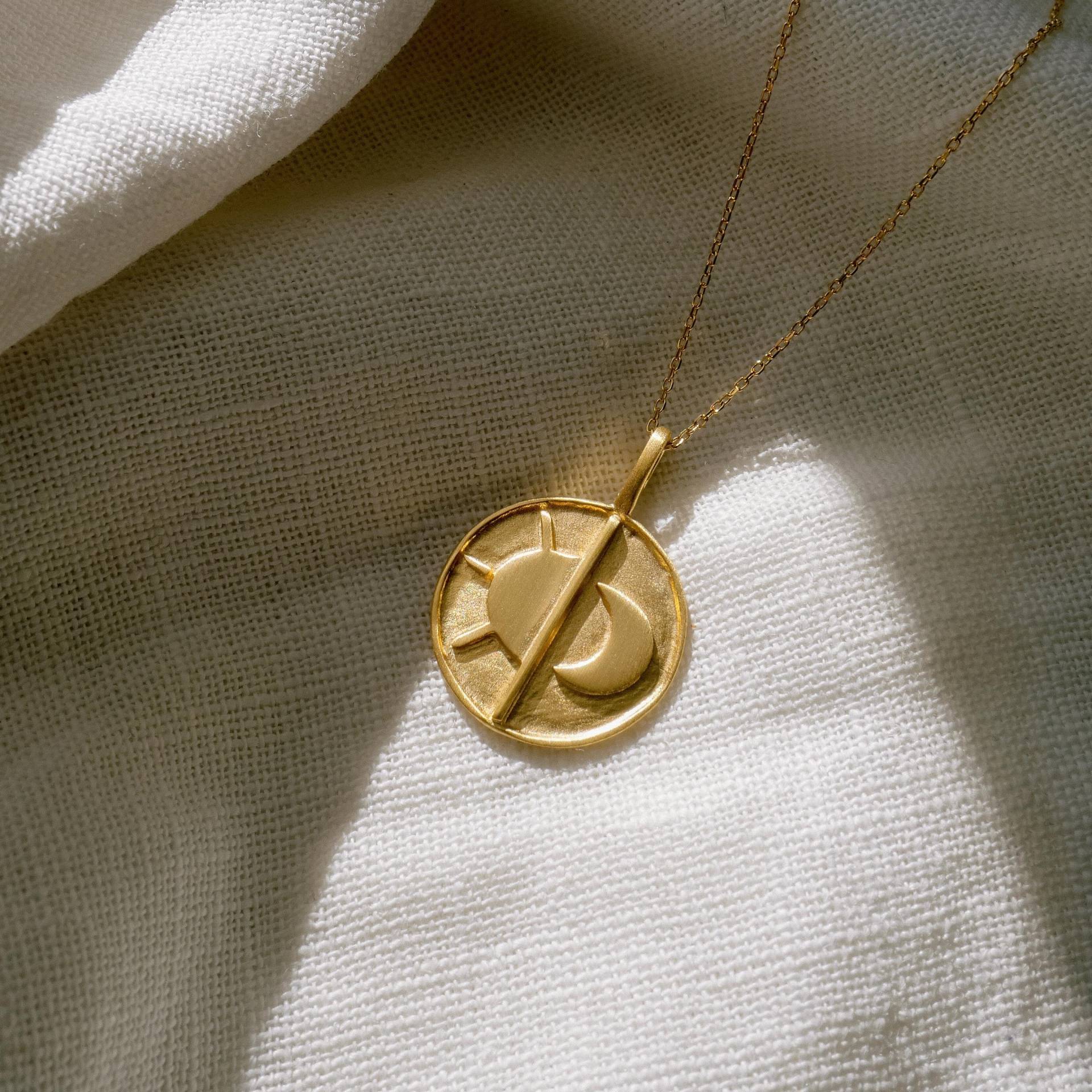 Sun & Moon Necklace - Celestial Jewelry, 925 Sterling Silver With 18K Vermeil, Handmade Sun & Moon Necklace - Celestial Jewelry, 925 Sterling Silver With 18K Vermeil, Handmade von ManuahiHandcraft