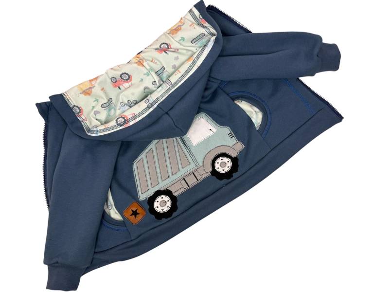 Handgemachte Kinder Softsweat Sweatjacke - Blau Mit Lkw-stickerei Mini-Trucks Jersey Übergangsjacke Jungen -Geschenk Für Baustellen-Fans von ManufakturHannaBell