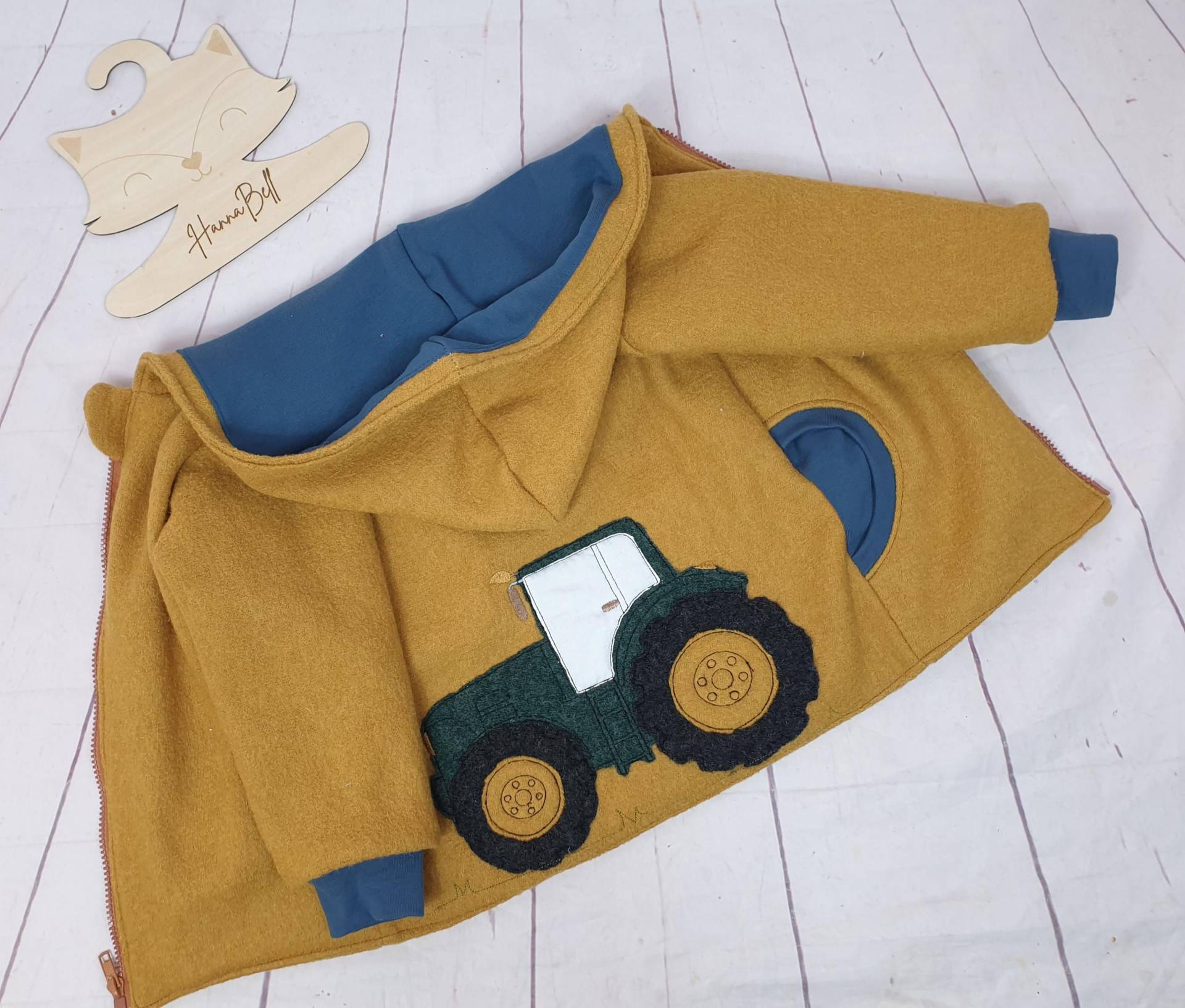 Walkjacke | Warm Gefüttert Mit Traktor Bestickt Jacke Viele Farben Und Motive Gr. 80 Bis 122 Walkjacke | Warm Gefüttert Mit Traktor Bestickt Jacke Viele Farben Und Motive Gr. 80 Bis 122 von ManufakturHannaBell