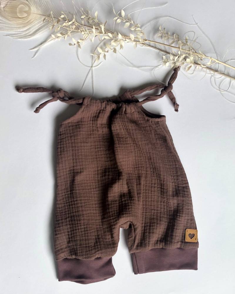 Baby Sommer Jumper Aus Musselin/Overall/Romper/Jumpsuit/Einteiler/Latzhose/Mauve/Verschiedene Größen von ManufakturHerzstueck