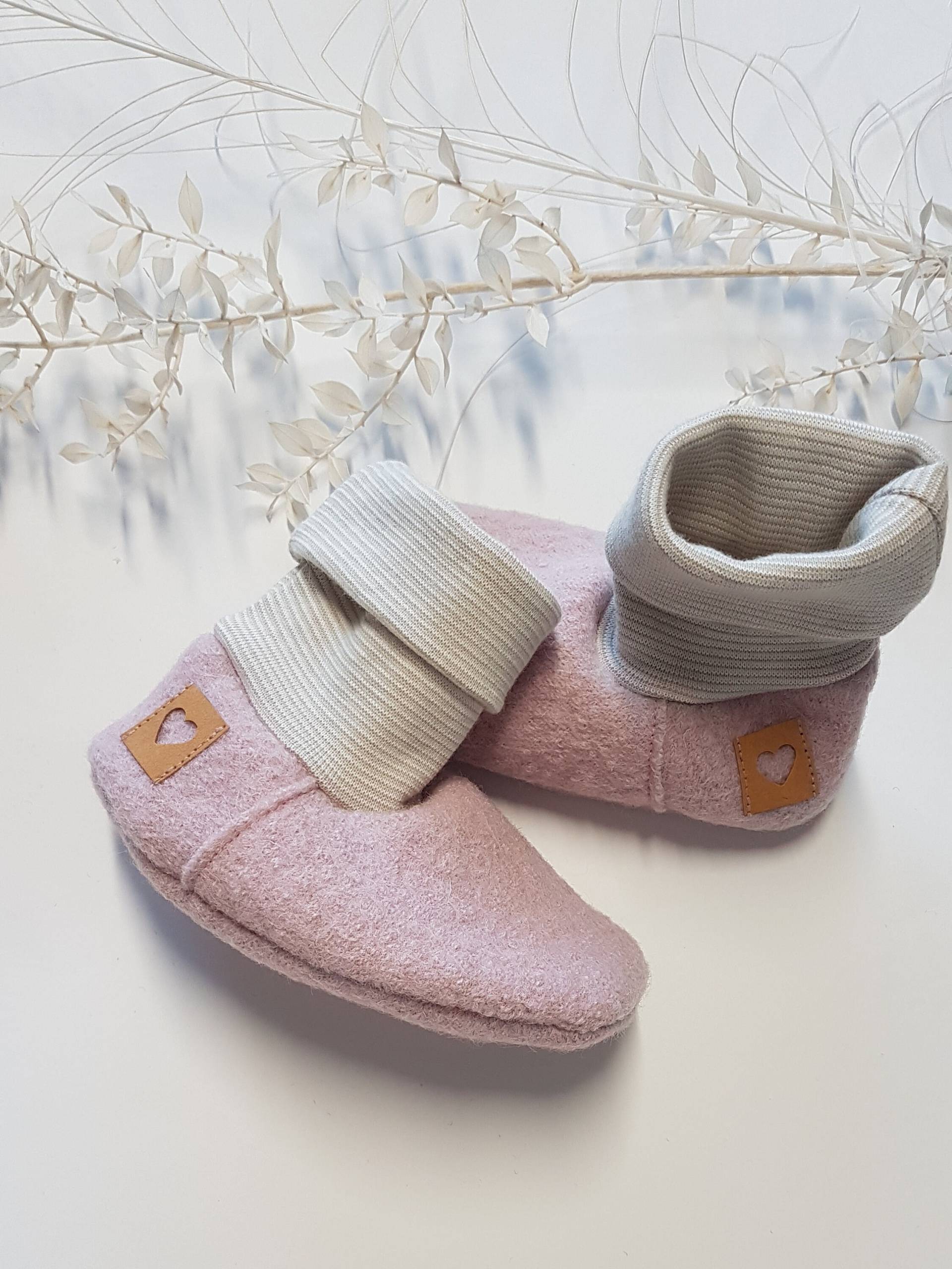 Babyschuhe Wollwalk/ Baby Stiefel/ Bio/ Altrosa/Verschiedene Größen von ManufakturHerzstueck