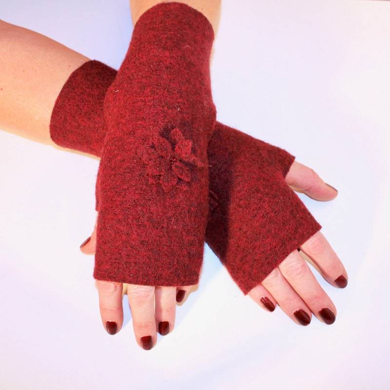 Handstulpen Aus Wollwalk in Handschuhform Und 2 Weitere Farben Handstulpen Aus Wollwalk in Handschuhform Und 2 Weitere Farben von ManufakturKnoepfchen
