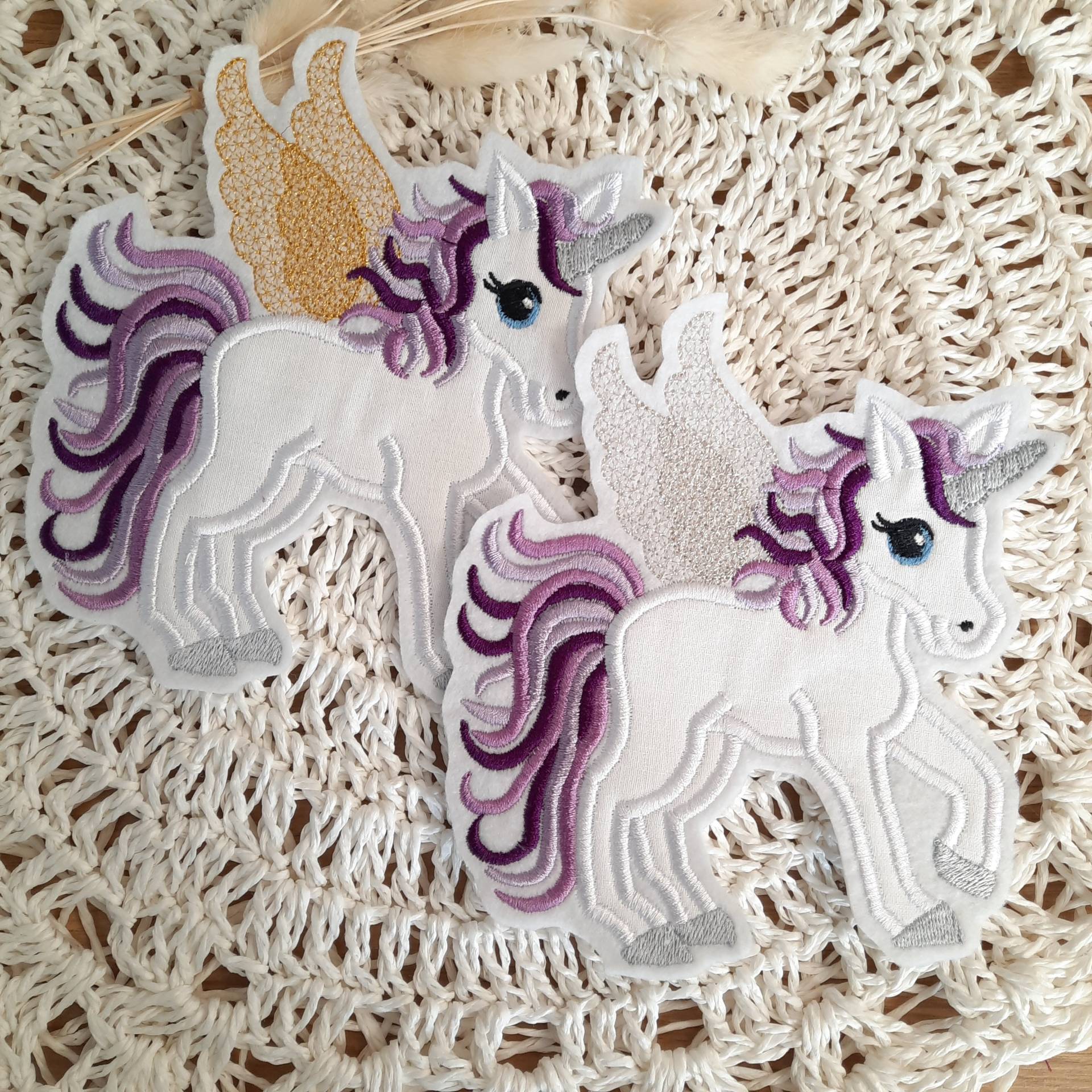 Applikation Einhorn | Pegasus Glitzer Flügel Lila Flieder Silber Applikation Einhorn | Pegasus Glitzer Flügel Lila Flieder Silber von ManufakturLittlefee