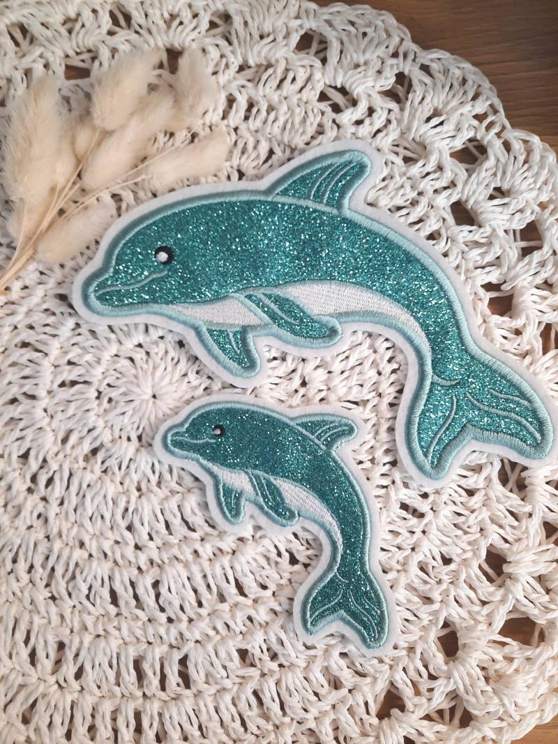 Große Glitzer Delfin Applikation| Stickapplikation | Delfine Bügelbild Xxl|Zum Aufnähen Große Glitzer Delfin Applikation| Stickapplikation | Delfine Bügelbild Xxl|Zum Aufnähen von ManufakturLittlefee