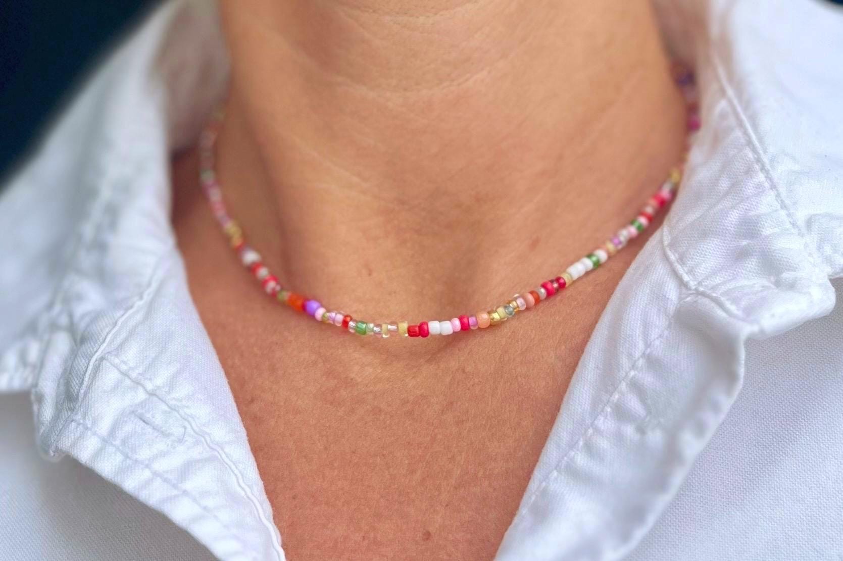 Bunte Perlenkette - Handgemachter Schmuck, Sommerhalskette, Farbenfroher Boho Stil Geschenk Für Frauen & Mädchen Minimalistisch, Bunt von ManufakturNicoleK
