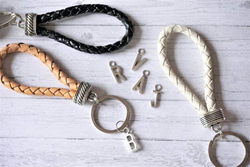 Schlüsselanhänger Aus Edlem Geflochtenem Rindsleder Leder - Lederanhänger Individualisierbar Initialie Geschenk Für Männer Vatertag von ManufakturNicoleK