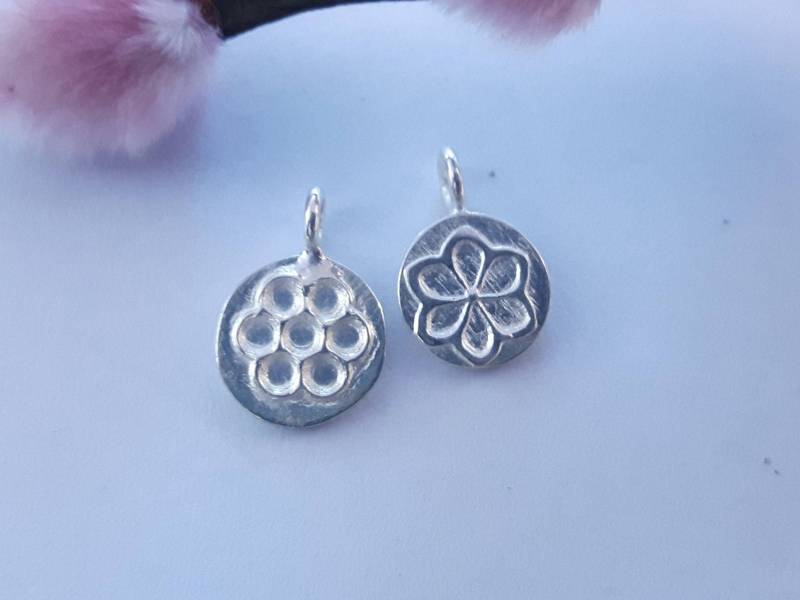 Anhänger Medium 925 Silber Sterlingsilber Geprägt Handgefertigt Unikat Kinderschmuck Kinder Blume von ManufakturSunanta