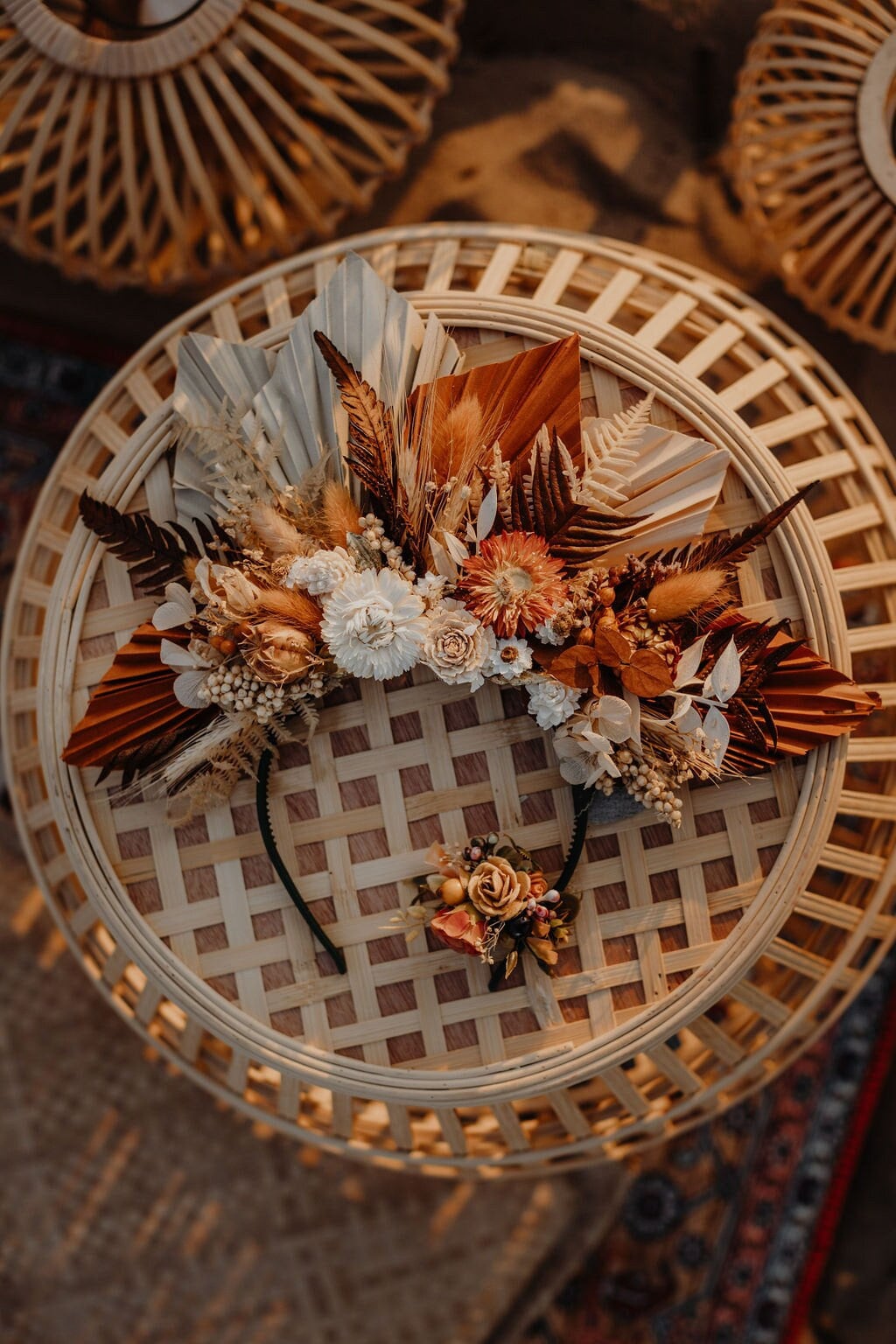 Boho Hochzeit Halo Krone Gebranntes Orange Trockenblumen Haarband von ManufakturaWyobrazni