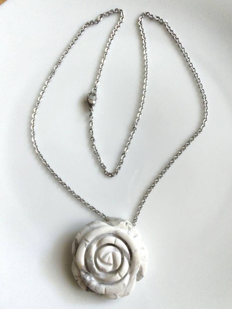 Kette Und Anhänger "Blume", Magnesit, Halb-Edelstein, Vintage Kette Und Anhänger "Blume", Magnesit, Halb-Edelstein, Vintage von ManusPerlenliebe