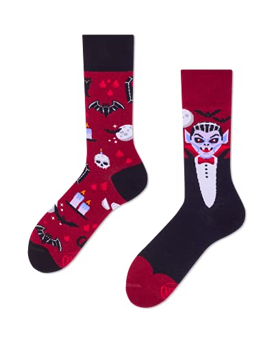 Many Mornings - Bloody Dracula -Vampir, Halloween - Mismatched Socken - Fledermaus (35-38) von Many Mornings