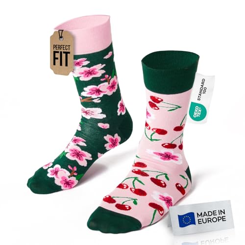 Many Mornings Lustige Socken Damen Herren Unisex 39-42 Bunte Baumwollsocken mit Kirschblüten und Kirschen Unterschiedlich gemusterte Motivsocken Geschenkidee für Natur Liebhaber von Many Mornings