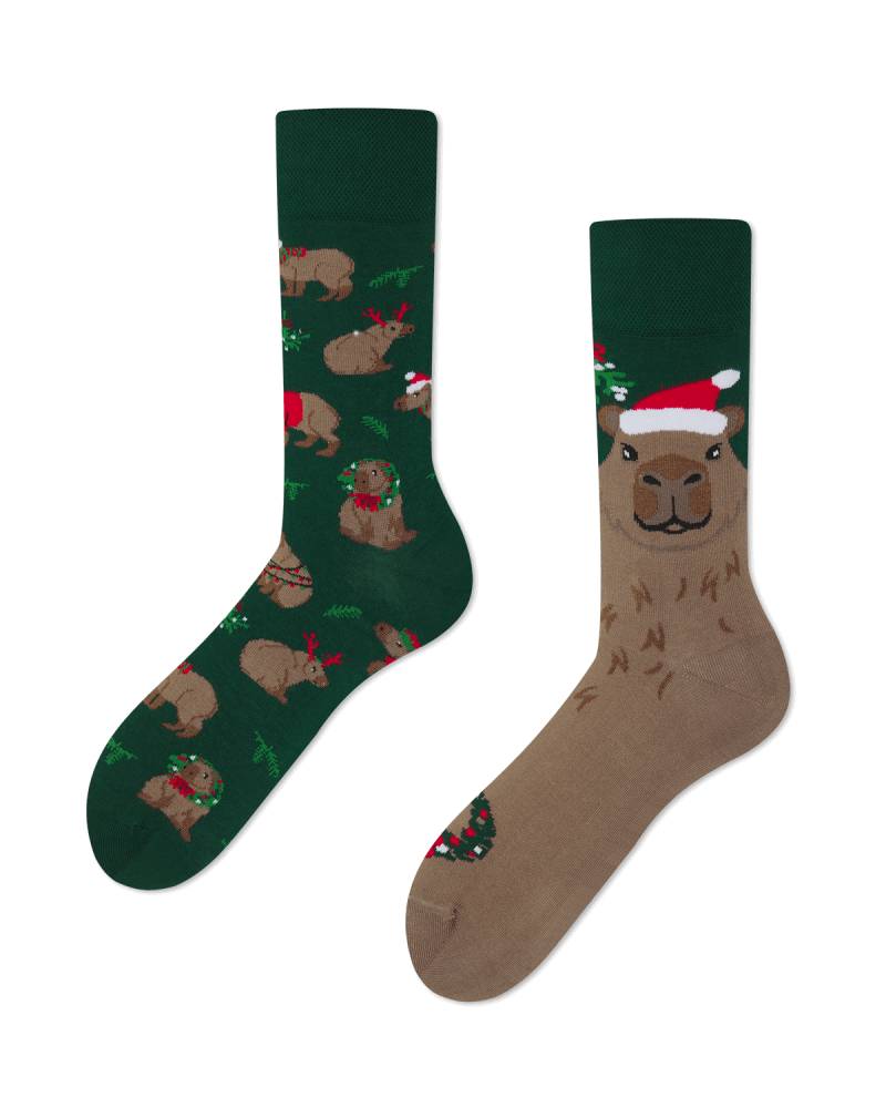 Socken mit einer Weihnachts-Kapibara - Merrybara von Many Mornings