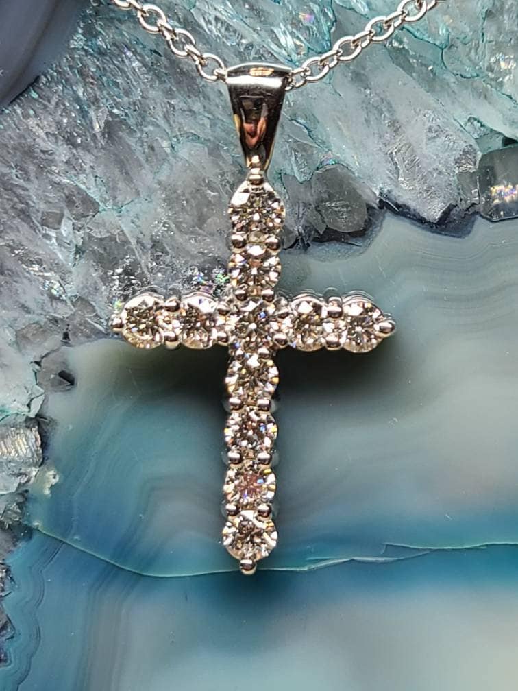 Diamant Kreuz von ManyaJewelers