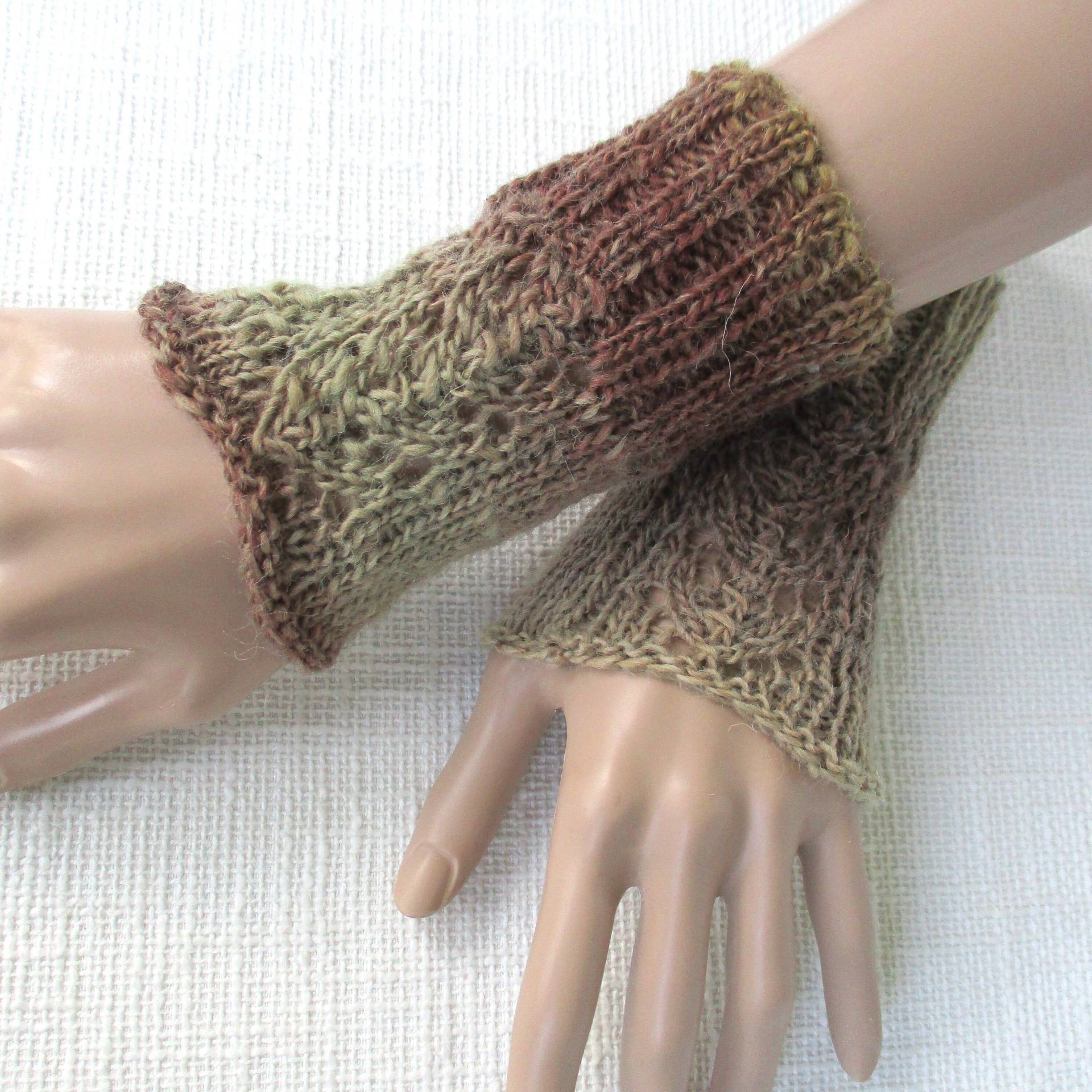 Armstulpen Pulswärmer Aus Wolle Handgestrickt in Beige Braun von MaomaKreativdesign