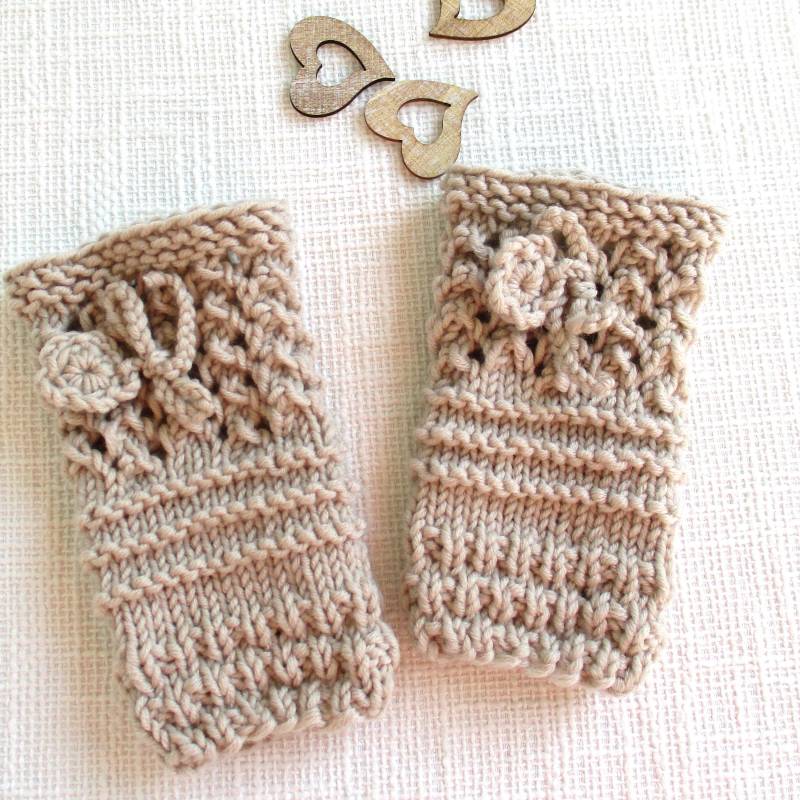 Armstulpen Pulswärmer Aus Wolle Handgestrickt in Beige von MaomaKreativdesign