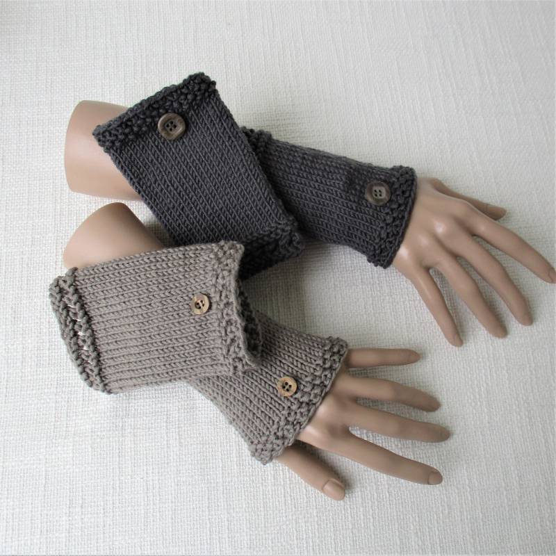 Armstulpen Strickstulpen Pulswärmer Farbwahl Taupe Dunkelgrau von MaomaKreativdesign