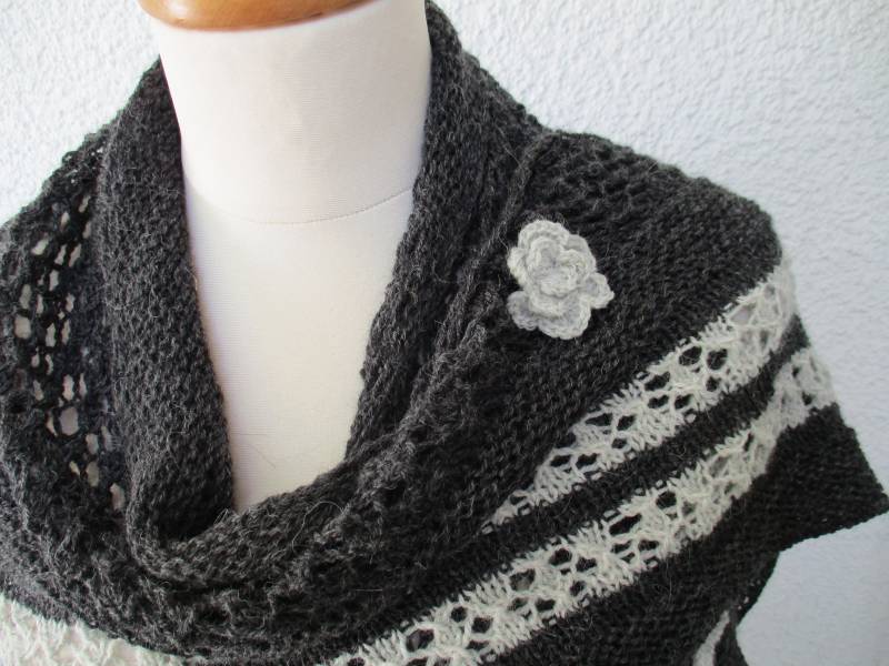 Strickschal Stricktuch Dreiecktuch Grau Aus Wolle Und Alpaka von MaomaKreativdesign
