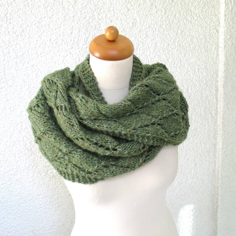 strickschal Aus Alpaka Und Wolle Handgestrickt Grün Mit Rautenmuster von MaomaKreativdesign