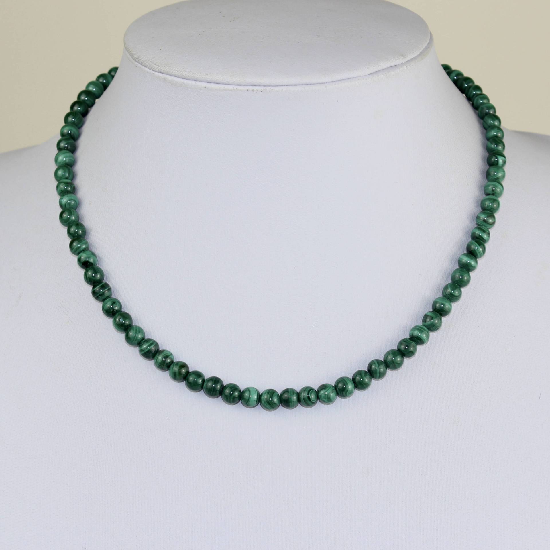 6 Mm Malachit Halskette. Natürlicher Grad "A' Grüner Malakit Perlen Strang. Verschiedene Längen. Mapenzigems 6 Mm Malachit Halskette. Natürlicher Grad "A' Grüner Malakit Perlen Strang. Verschiedene Längen. Mapenzigems von MapenziGems