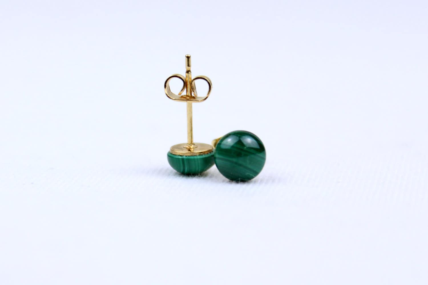 6 Mm Malachit-Ohrstecker. Malachit-Cabochon-Ohrstecker. Mapenzigems 6 Mm Malachit-Ohrstecker. Malachit-Cabochon-Ohrstecker. Mapenzigems von MapenziGems