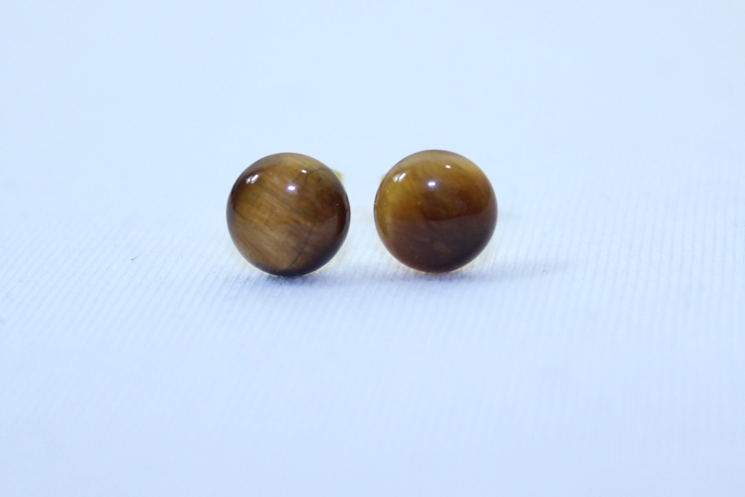 8mm Tigerauge Ohrstecker Braun Ohrringe Cabochon Mapenzigems 8mm Tigerauge Ohrstecker Braun Ohrringe Cabochon Mapenzigems von MapenziGems