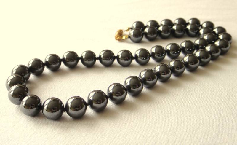 Hämatit Halskette Echte Natürliche 10 Mm Graue Perlen 18 "Handgeknotete Mapenzigems Hämatit Halskette Echte Natürliche 10 Mm Graue Perlen 18 "Handgeknotete Mapenzigems von MapenziGems