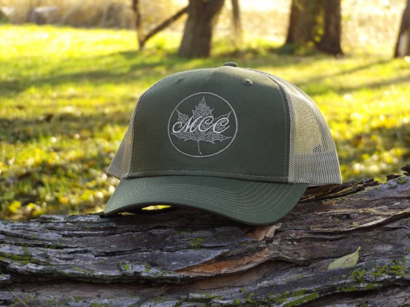 Maple Creek Besteck Logo Trucker Mützen Camo Realtree von MapleCreekGenerStore
