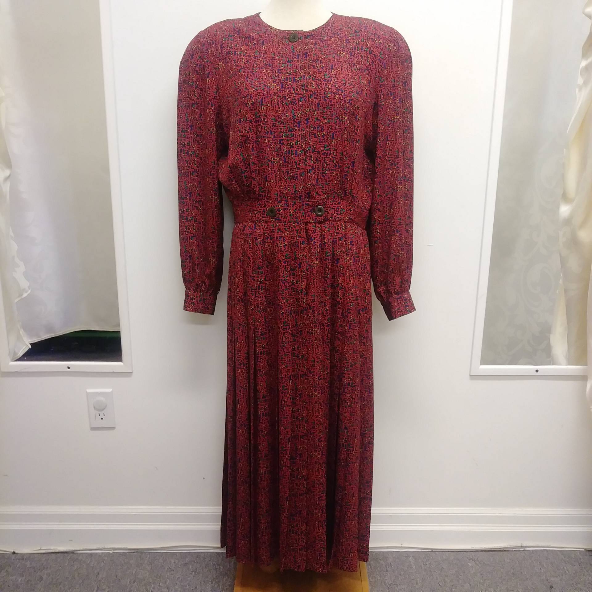 Vintage 1980Er Jahre Liz Claiborner Frontverschluss Plissees Rot Gemustertes Kleid Vintage 1980Er Jahre Liz Claiborner Frontverschluss Plissees Rot Gemustertes Kleid von MapleKeysEclectic