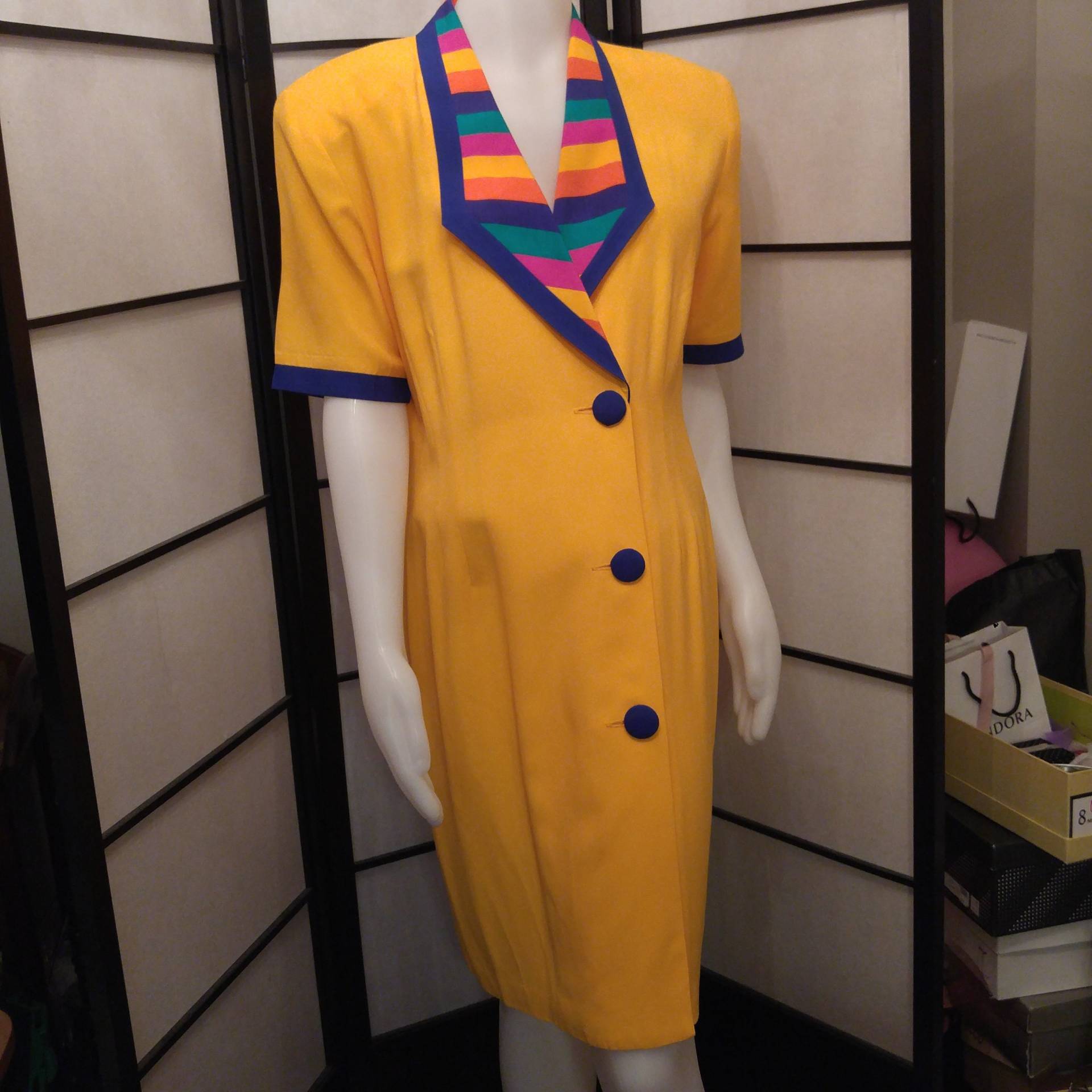 Vintage 1980Er Kleid - Gelb Mit Bunt Gestreiftem Revers Joseph Ribkoff Vintage 1980Er Kleid - Gelb Mit Bunt Gestreiftem Revers Joseph Ribkoff von MapleKeysEclectic