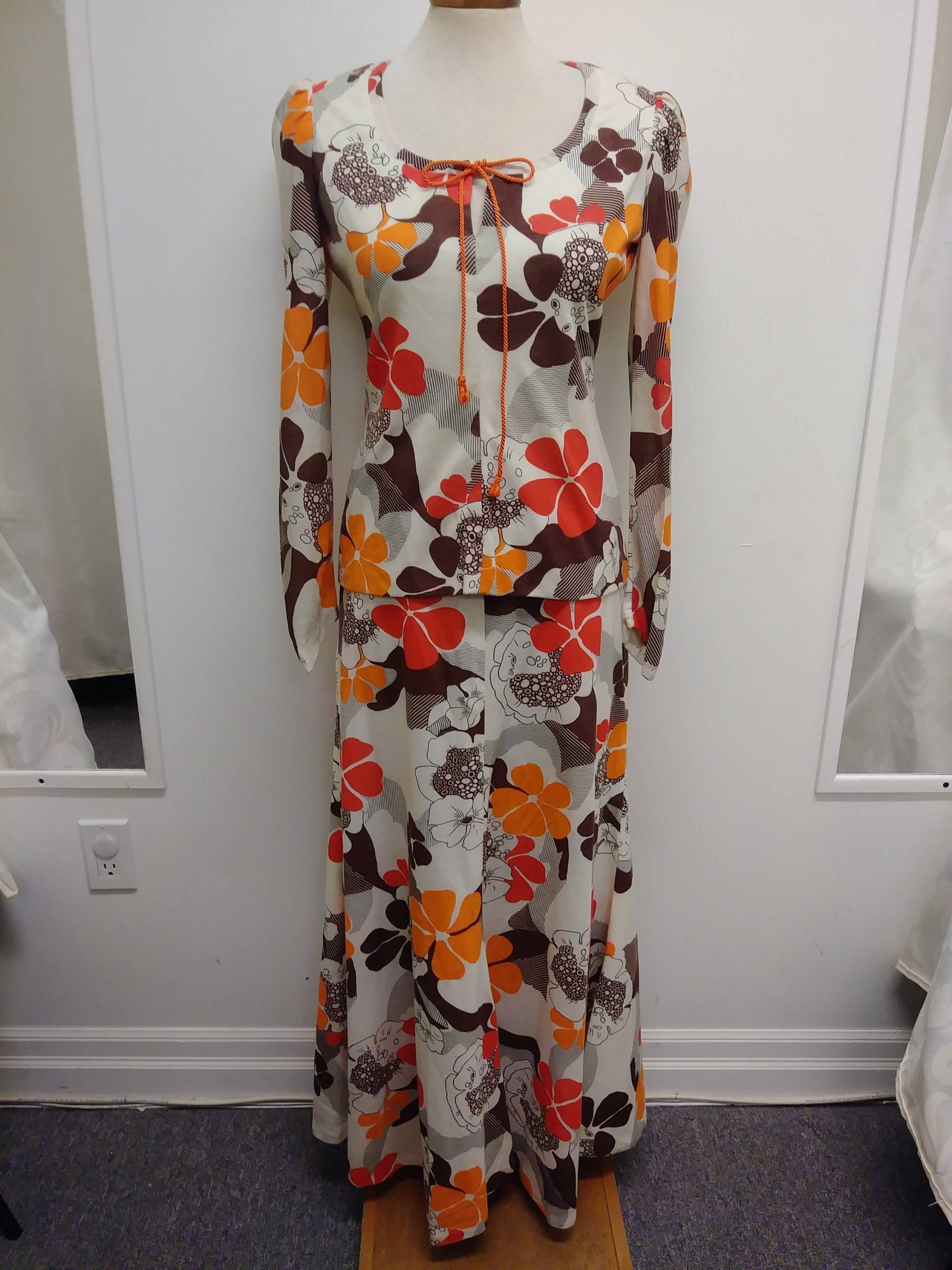 Vintage 70Er Jahre Floral Rock Und Bluse Set Handgemachtes Hippie Kleid - Atemberaubende Retro Schönheit Vintage 70Er Jahre Floral Rock Und Bluse Set Handgemachtes Hippie Kleid - Atemberaubende Retro Schönheit von MapleKeysEclectic