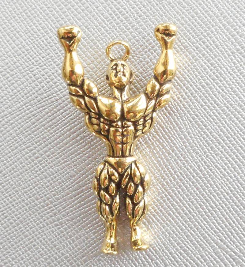 1-Teilig-1, 7-Zoll-Gold-Ton-Edelstahl Muskelmann Charm Anhänger, Gymnastik Anhänger 1-Teilig-1, 7-Zoll-Gold-Ton-Edelstahl Muskelmann Charm Anhänger, Gymnastik Anhänger von Maplebeads
