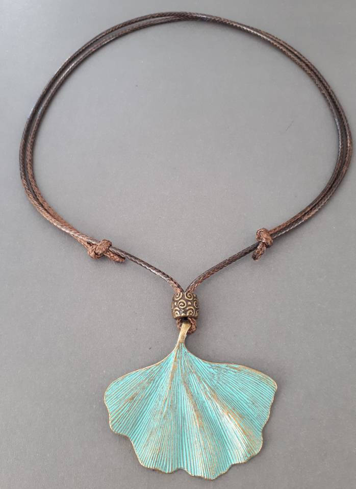 2, 25 "Große Patina Messing Ginkgo Blatt Charme Anhänger Wachsseil Handgefertigte Verstellbare Halskette 2, 25 "Große Patina Messing Ginkgo Blatt Charme Anhänger Wachsseil Handgefertigte Verstellbare Halskette von Maplebeads