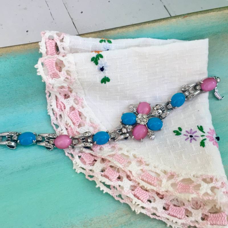 Vintage Armband, Faux Jewel Rosa Stein Blauer Modeschmuck von Mapleclovervintage