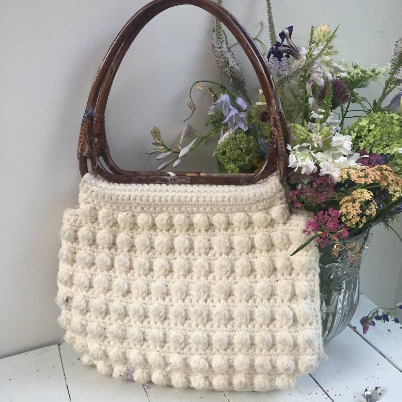 Vintage Gehäkelte Handtasche, Gino R'de Moni Paris Tasche, Geldbörse Mit Braunen Kunststoff Griffe von Mapleclovervintage