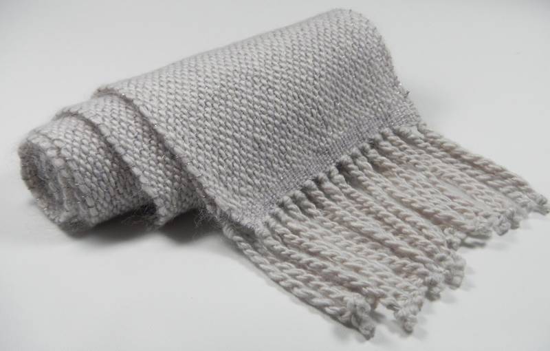 Handgewebter Merino Seiden Mohair Schal Silber Amethyst Metallic Fäden Handgewebter Merino Seiden Mohair Schal Silber Amethyst Metallic Fäden von MaplewoodFiberarts