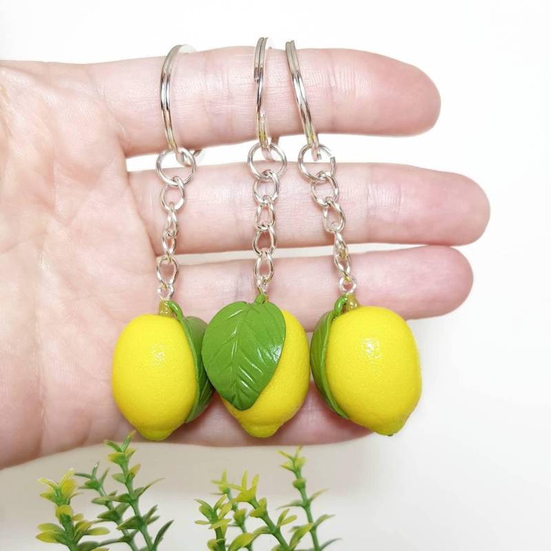 Polymer Clay Handtasche Charm Tasche Lemon Schlüsselanhänger Miniatur Zitrone Accessoire Obst Anhänger Food von MarGoGiftsStudio
