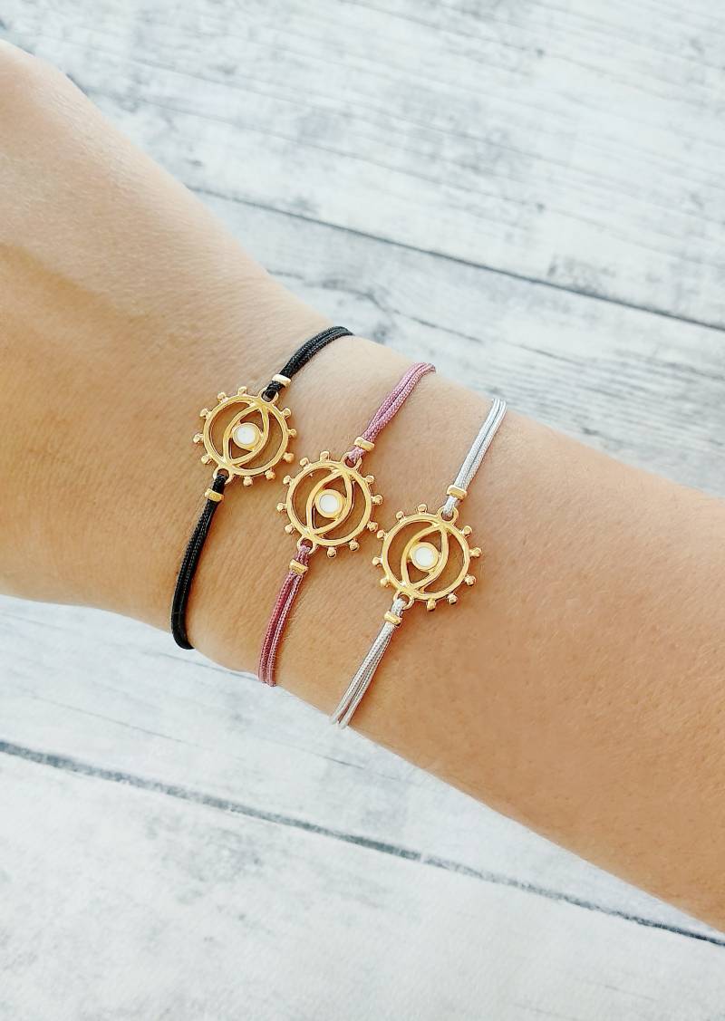 Evil Eye Armband, Freundschaftsarmband, Verstellbares Makrameearmband, Schutzarmband, Lashes, Glücksbringer Kordeleinzug Evil Eye Armband, Freundschaftsarmband, Verstellbares Makrameearmband, Schutzarmband, Lashes, Glücksbringer Kordeleinzug von MarKiJewelry