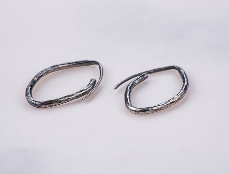 Boho Style Blatt Oval Silber Creolen, Strukturierte Ohrringe Für Chic Frauen, Hippie Mode-Liebhaber von MarVeloyJewels