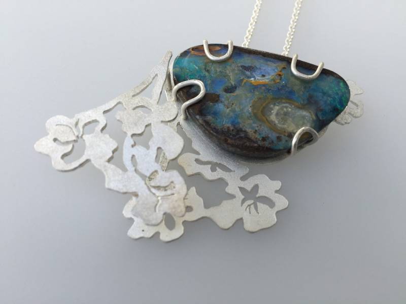Boulder Opal Sterlingsilber Anhänger Wildflower Serie Boulder Opal Sterlingsilber Anhänger Wildflower Serie von MaraFriedland